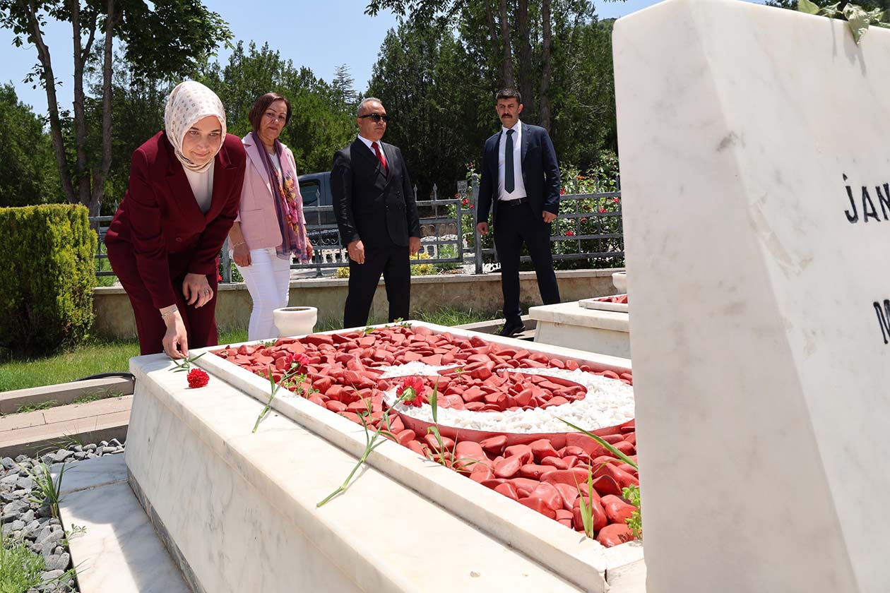 Vali Yiğitbaşı ve Protokol Üyeleri Taş Medrese’de Bayramlaştı 